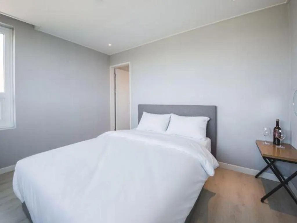 Sallys Jeju Hotel 2*,