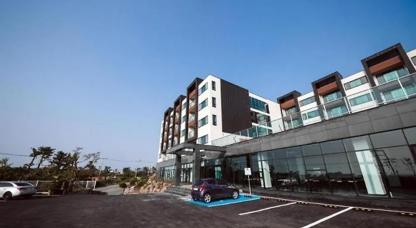 Sallys Jeju Hotel 2*,