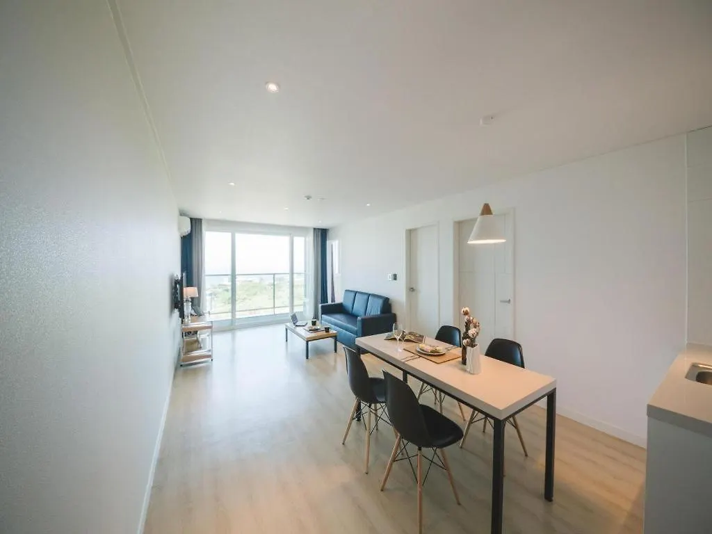 Sallys Jeju Hotel 2*,